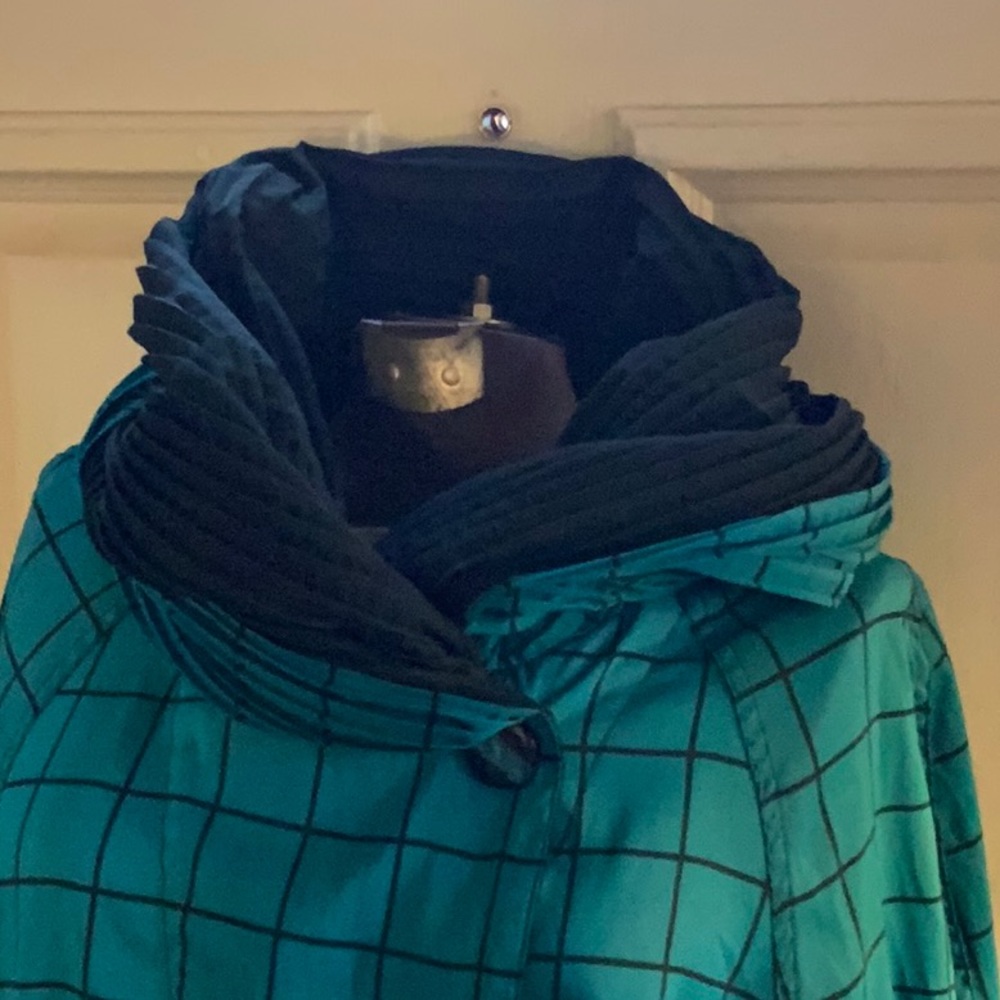 Fully reversible Mycra PAC now in stunning black and aquamarine. - Picture 3 of 5